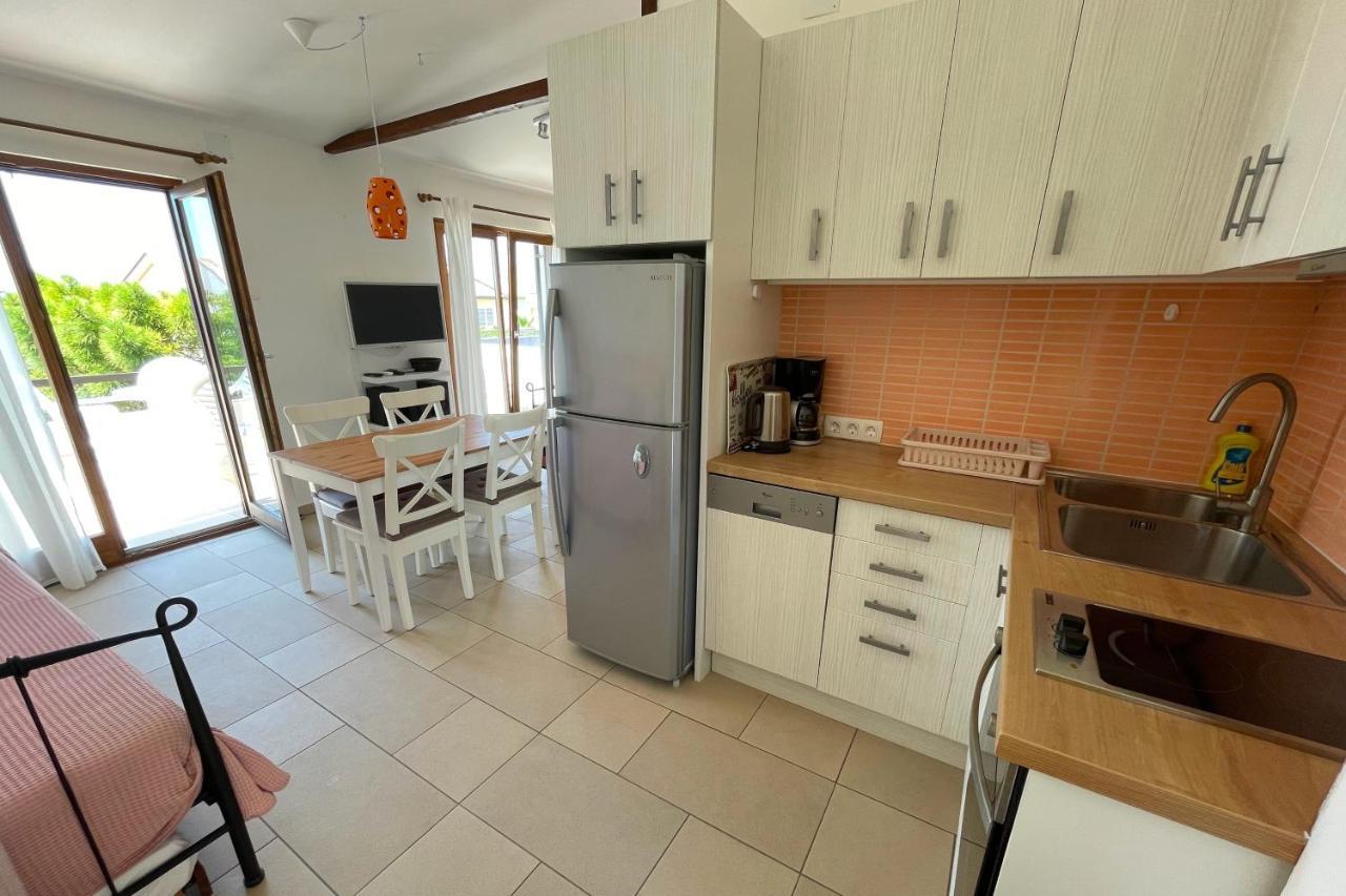 Apartma By The Sea Povljana, Pag - 21144 *